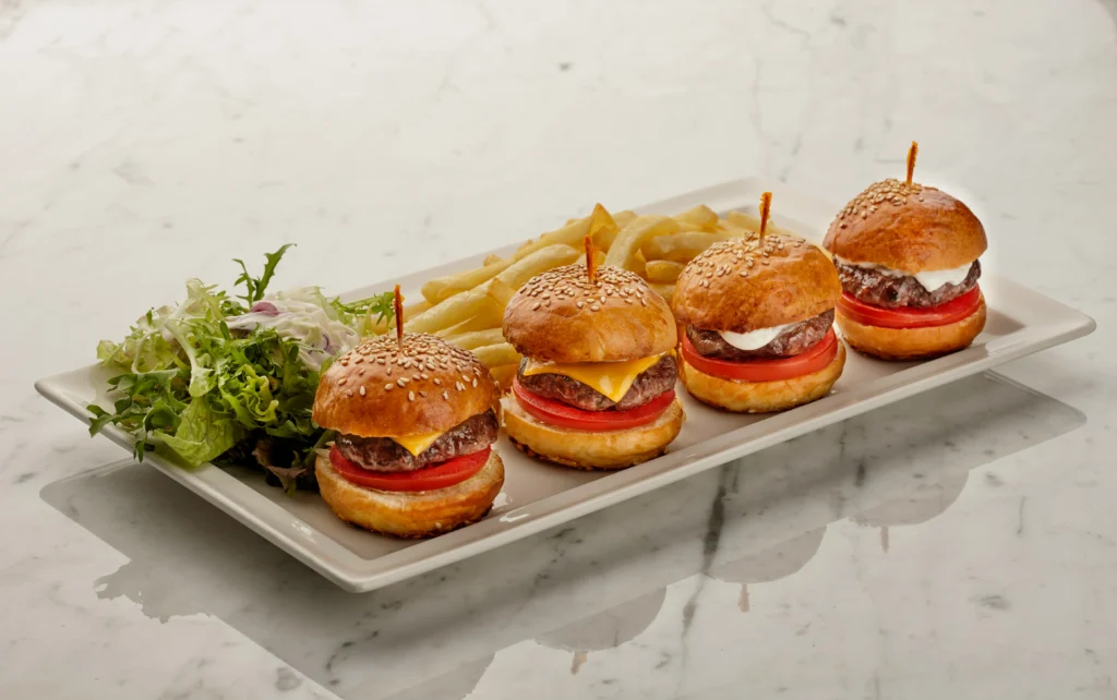 5 Reasons to Choose Burger Catering Boxes for Your Next Event